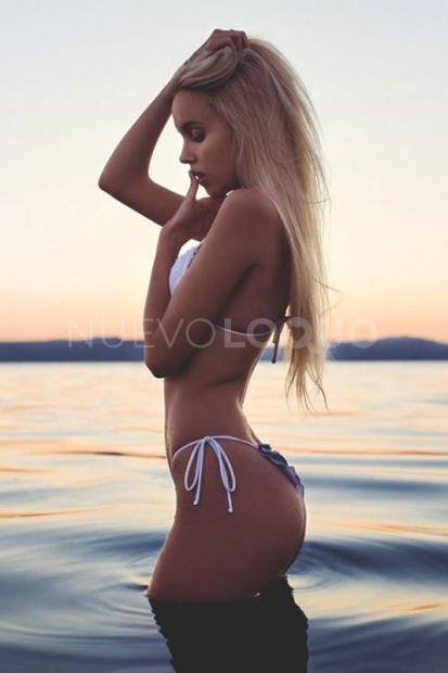  EVA __ DELGADA PIVONAZO __ESPAÑOLA  años !!!️ME  A   rosas