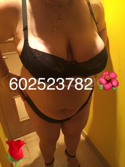  MADURITA CATALANA LLAMATIVA Y ESUBERANTE CON MUCHA CLASE... DE PECHO..PURO MORBO Y SENSUALIDAD..