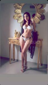 UN ENCANTO DE CHICA VEN A DISFRUTARR
