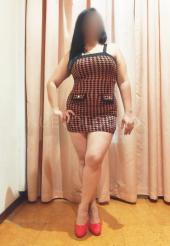 UNA MUJER CON CURVAS MUY CARIÑOSA Y SIMPÁTICA