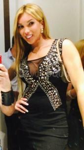 rubia  MIRELI BLUM super en la ciudad
