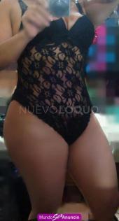 ANDREA UNA MORENASA    H SOY MEDIA RELLENITA rosas UNA HORA
