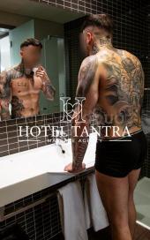 Déjate seducir por Héctor , masajista masculino para hombres mujeres y parejas a  y domicilio