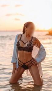 HERMOSA Y SENSUAL LATINA
