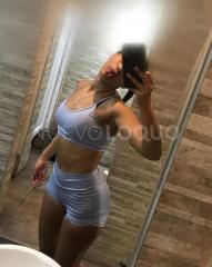 NAYARA DE VACACIONES POR BCN FIESTERITA Y DISPUESTA A TODO