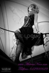 Mistress Noor,   de botas