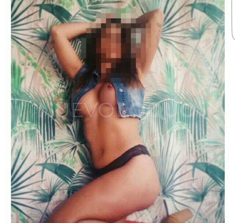    ANDALUZA RECIEN LLEGADANOVEDAD