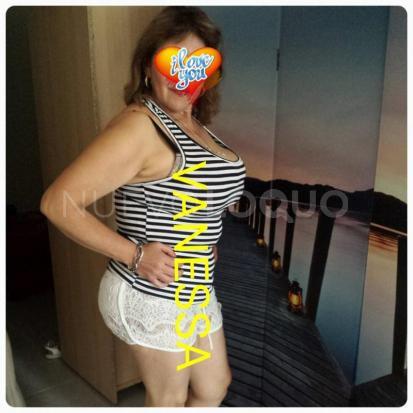  BELLA MUJER CON PECHO GRANDES NATURALES