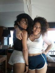 , Primas venezolanas, ENGLISH SPOKEN