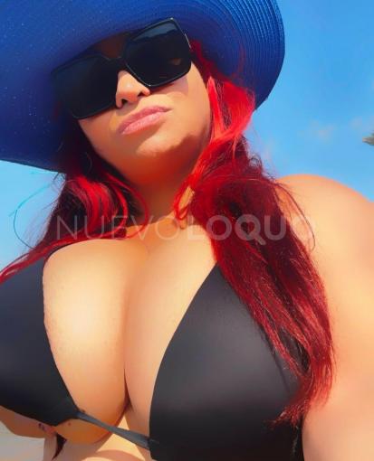  MUJER C/MEGATETAS! MASAJE