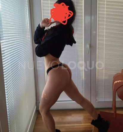  Victoria delgada y cariñosa