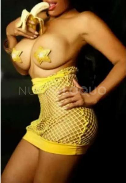  Eva pechugona con  de pechos naturales en vic