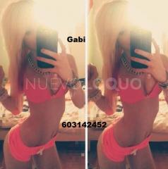 RUBIA  GABI ESPAÑOLA FOTO REAL TAMBIÉN   rosas LA HORA