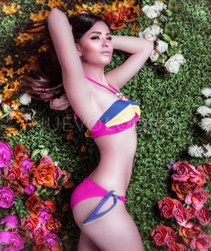 PRECIOSA Y ESPECTACULAR MODELO  AÑOS HORAS