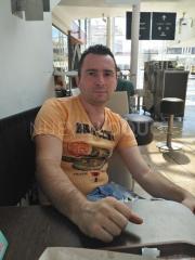 CHICO JOVEN, UNIVERSITARIOa a