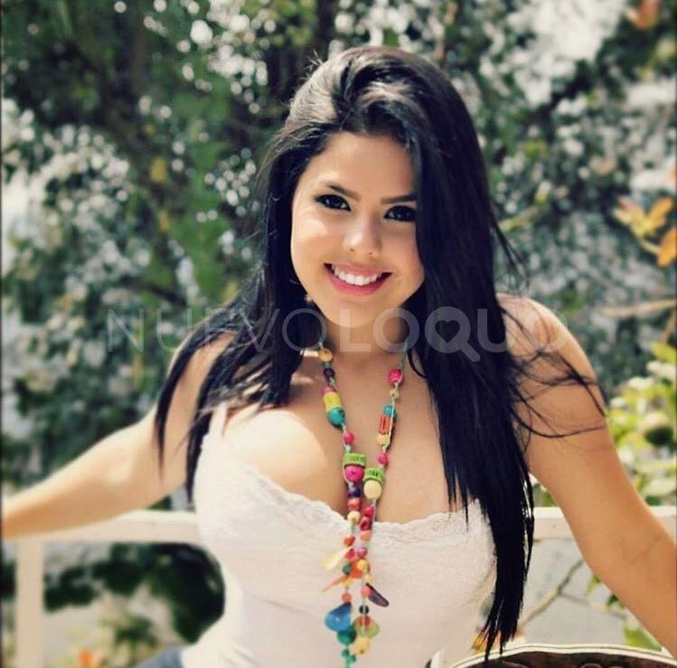  Silvia: Jovencita universitaria con ardientes pechos operados