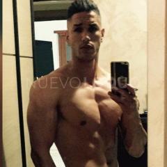 Por. Pocos. Dias. Chico. Latino. Machote