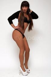 Naomy chica sompatica tropical piel canela