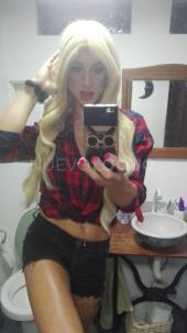 RUBIA MUY Y Y MUY FEMININA FOTOS REALES!