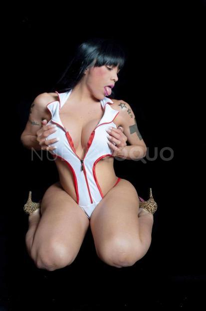  Barby un buen masajito y   duro h