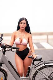 Latina, extrovertida.....Implicada