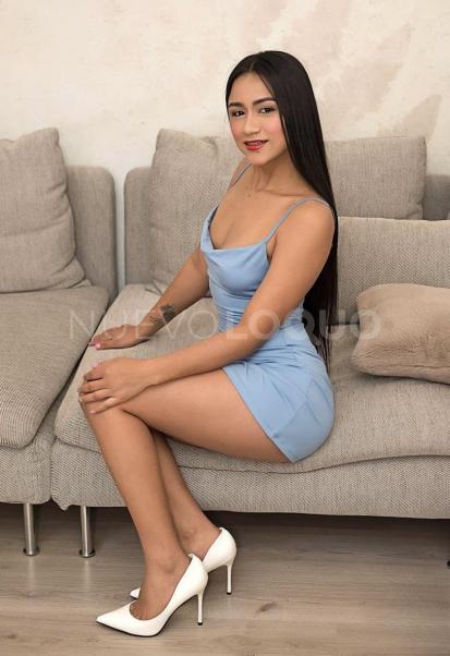  Latina Sensual y Femenina – Fotos Reales