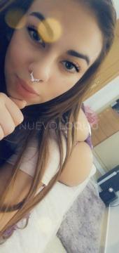cristal joven estudiante  que quiere disfrutar la vida