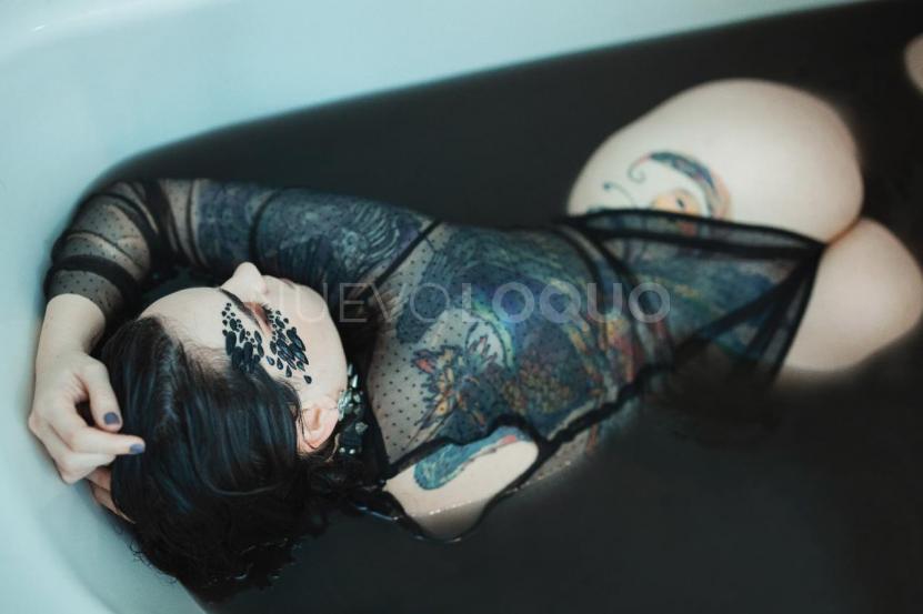  Salem - Súcubo Dominante Gótica/Alternativa Tatuada