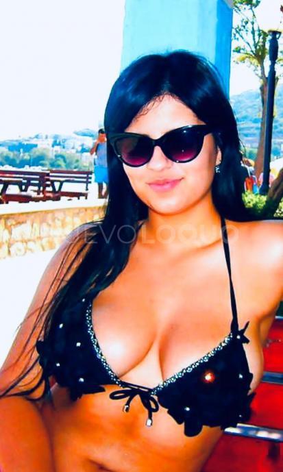  I......MORENA OJOS CLAROS