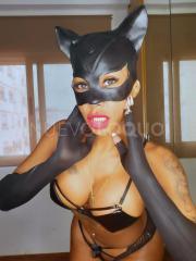 Morena peliroja tatuada  cañera
