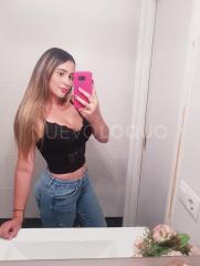 ULTIMOS DIAS EN BARCELONA HERMOSA COLOMBIANA PECHOS NATURALES 
