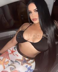 PAMELA    CARIÑOSA   Y    