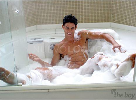  SER BAÑADO ES LA BOMBA
