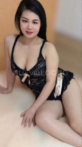 Atractiva asiática guapa y simpática