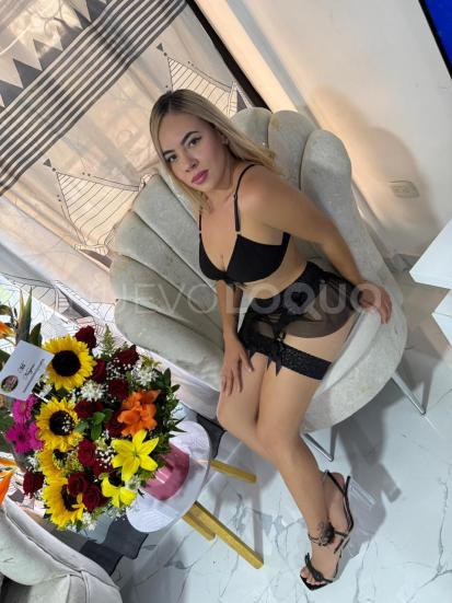  latina cariñosa