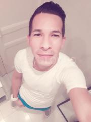 Joven latino cañero ful 