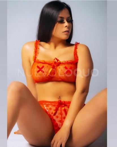  LATINA  CALIENTE COMPLACIENTE