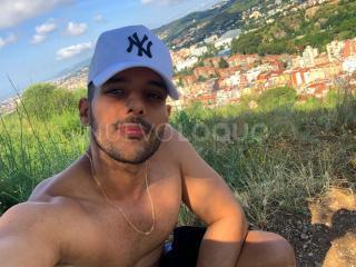 Macho  LATINO COMPLACIENTE CON SITIO Y DOMICILIOS