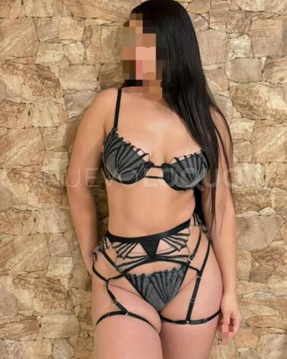  ELENA HERMOSA MORENA PRIMERA VEZ EN GERONA