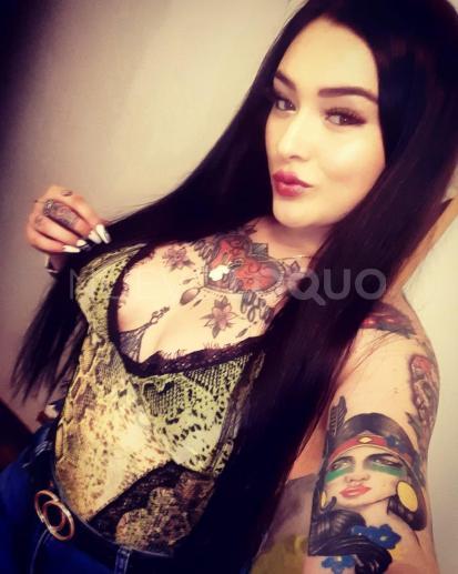  Daniela  años rubia colombiana en Ibiza con dos amigas más