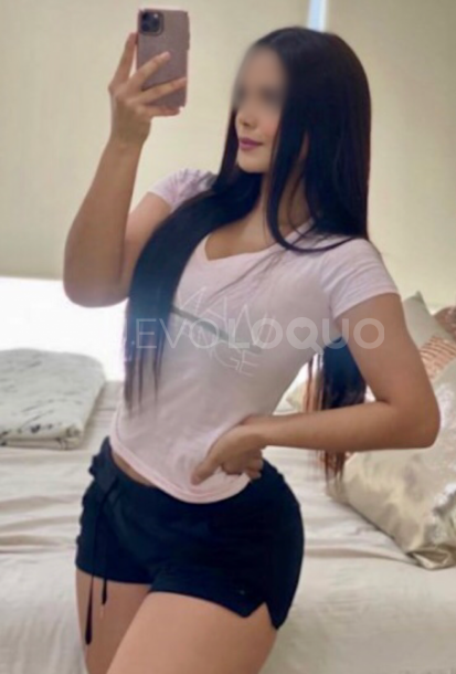  SELENA soy una acompañante colombiana de  años