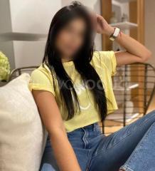 Soy Zaira. Una morenita colombiana de  años