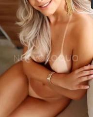 Rubia bella delgada