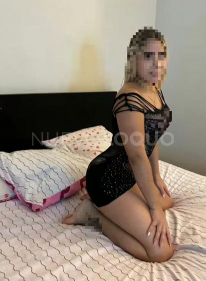  RECIÉN LLEGADA A LEÓN CARIÑOSA