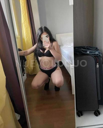  CLARA JOVEN DELGADA NUEVA!  AÑOS MUY CARIÑOSA Y MORBOSA