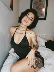 morena tatuada 