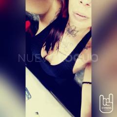 Nikki increíble pelirroja