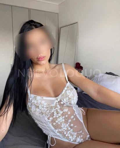  Jovencita Masajista implicada