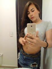 Soy yessica travesti delgada en vic cuerpo perfecto  salida  horas