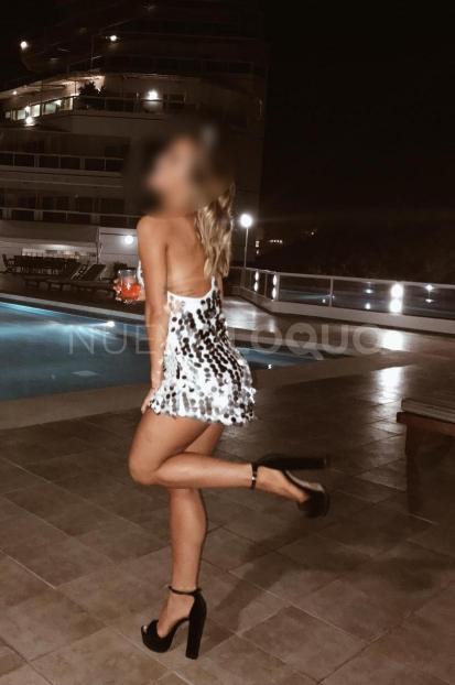  Maravillosa latina de  años repleta de una dulzura irresistible